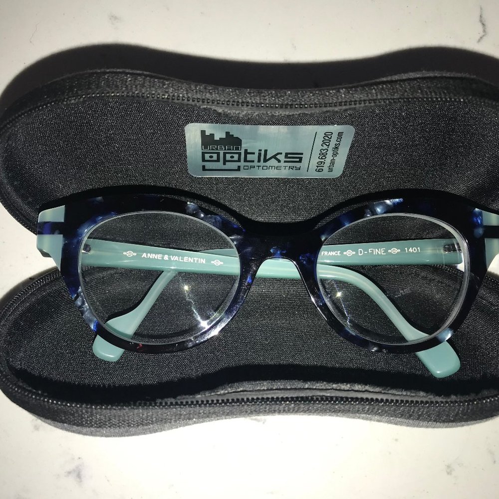 Anne et Valentin D-Fine in Blue Marble